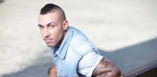 Alex Velea doarme cu cainele si copilul in acelasi pat! Ce spun medicii!