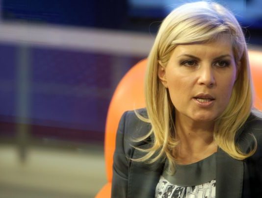 EXPLOZIV: Hotie marca Udrea-Patapievici-Cum să iti iei limuzină gratis pe spinarea românilor?