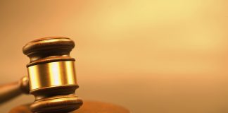 Ce face un avocat drept comercial si de ce ai putea avea nevoie de servicile sale?