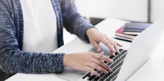 Lucreaza de acasa: Idei simple pentru a-ti incepe afacerea!