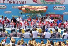 Cum sa castigi un concurs de mancat hot dog