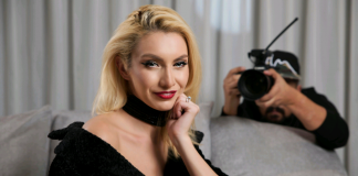 Moda trece, coafura ramane…