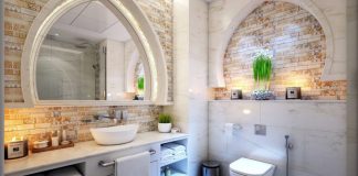 Baie fara fereastra? 10 idei pentru a face mediul luminos