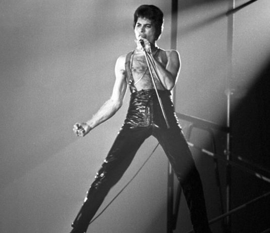 Freddie Mercury, povestea unei icoane muzicale